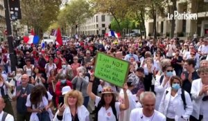 « Mais quelle démocratie fait ça ? » : des soignants manifestent contre l'obligation vaccinale