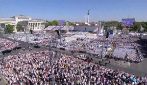 Le pape François à Budapest appelle à s'ouvrir aux autres