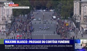 Hommage à Maxime Blasco: le cortège funèbre traverse le pont Alexandre III avant d'arriver à l'Hôtel des Invalides