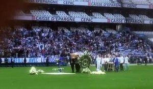 Le cercueil de Bernard Tapie est sur la pelouse du vélodrome