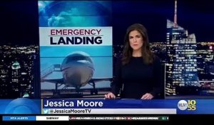 Un avion évacué s en urgence à l’atterrissage, cette nuit à l’aéroport La Guardia de New York, en raison du comportement d’un passager qui a été arrêté