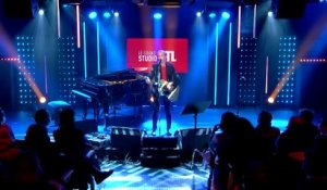Calogero interprète "Le temps" dans "Le Grand Studio RTL"