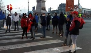 Une manifestation de police bloque la circulation place Sainctelette à Bruxelles