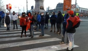 Une manifestation de police bloque la circulation place Sainctelette à Bruxelles