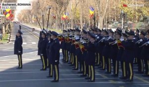 Une parade militaire réduite pour la fête nationale roumaine