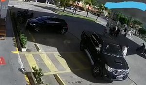 Instant Karma pour un automobiliste qui se gare n'importe comment