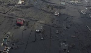 La Palma: de nouvelles images de drone montrent une ile recouverte par la cendre, après trois mois d'éruption