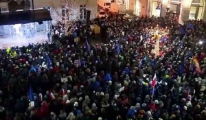 Liberté de la presse : des milliers de polonais manifestent contre une loi sur les médias
