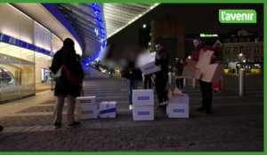 Liège : ils offrent des colis de Noël à une centaine de SDF