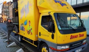 Emmanuel Maizeret et son camion jaune ambiancent le centre-ville de Nantes