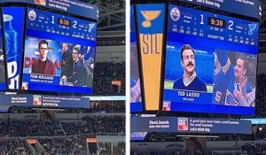 Une caméra cherche les sosies de célébrités parmi les spectateurs pendant un match NHL