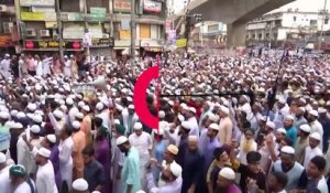 [No Comment] Manifestation de colère de musulmans bangladais, s'estimant insultés