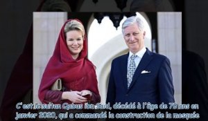 Mathilde de Belgique - masquée et voilée dans une tenue orientale rouge à Oman