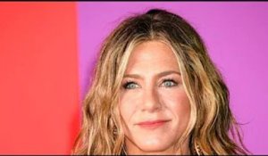 Jennifer Aniston montre les coulisses du tournage de « Murder Mistery 2 » avec Adam Sandler