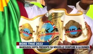 champion intercontinental en Boxe Thaï  mamoudou keita  presente sa ceinture à la guinée