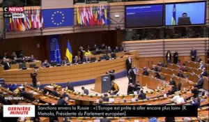 Guerre en Ukraine - Regardez le discours du président ukrainien Volodymyr Zelensky qui s’est adressé ce midi au Parlement européen : « Ne nous lâchez pas ! » - VIDEO