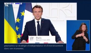 Emmanuel Macron: "La guerre en Europe n'appartient plus à nos livres d'Histoire ou à nos livres d'école, elle est là, sous nos yeux"