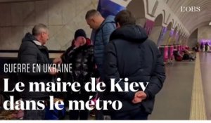 Le maire de Kiev apporte son soutien aux Ukrainiens réfugiés dans le métro