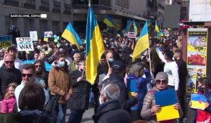 Des milliers de manifestants dans des villes européennes dénoncent la guerre en Ukraine