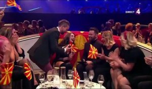 Public Buzz : Il demande en mariage une candidate de l'Eurovision en plein direct !