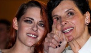 Exclu Vidéo : Vivez la montée des marches de Kristen Stewart et Juliette Binoche pour le film Sils Maria, comme si vous y étiez !