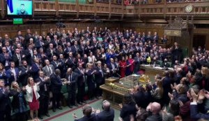 Le président Zelensky ovationné au Parlement britannique
