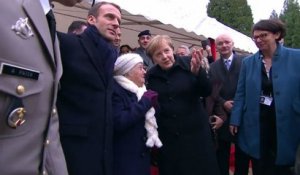 Une dame agée confond Angela Merkel avec Brigitte Macron