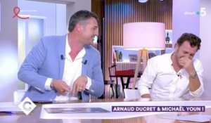 Michaël Youn et Arnaud Ducret hilares dans "C à Vous"