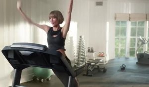 Taylor Swift chute dans un publicité Apple