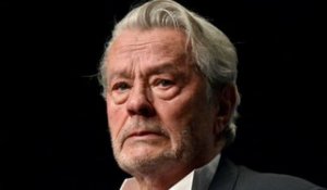 Au plus mal, Alain Delon se retrouve assigné en justice !