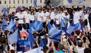 «Les Français ne sont pas stupides» : à Marseille, des soutiens de Macron confiants avant le second tour