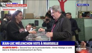 Présidentielle: Jean-Luc Mélenchon a voté à Marseille