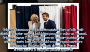Brigitte Macron - look bleu marine pour son arrivée au Champs-de-Mars avec le président réélu