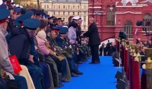 Vladimir Poutine commémore le "jour de la victoire" et justifie la guerre en Ukraine