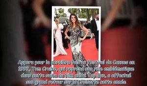 Cannes 2022 - Karine Ferri en solo pour la montée des marches, elle opte pour une robe longue