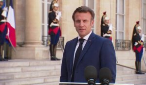 Emmanuel Macron assure que la composition du gouvernement prendra "autant de temps que nécessaire"