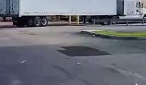 Ce chauffeur repart sans les roues arrières du camion