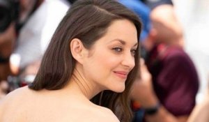 Festival de Cannes : après l'accident vestimentaire, Marion Cotillard se lâche à nouveau avec une robe à paillettes transparente sur la Croisette