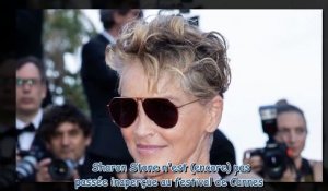 Sharon Stone fatiguée - La star monte les marches les yeux dissimulés derrière des lunettes aviator