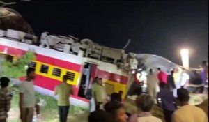 Inde : Une collision entre trois trains a fait au moins 288 morts et 850 blessés cette nuit dans l’est du pays et les secours s’efforcent ce matin de désincarcérer les nombreux voyageurs pris au piège sous les carcasses métalliques