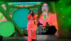 Lorde chante "Green Light" en live