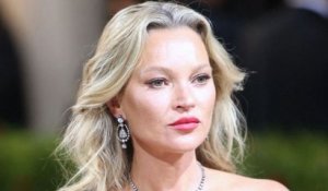 « Je me sentais effrayée » : Kate Moss revient sur son shooting traumatisant avec Mark Wahlberg