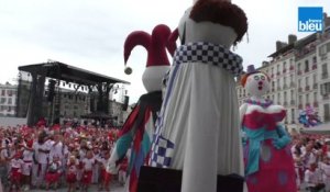 Le Roi Léon et sa cour aux Fêtes de Bayonne