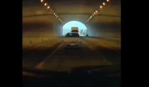 Quand ton camion perd la tête dans un tunnel... oups
