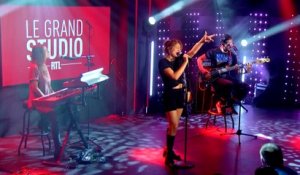 Izïa interprète "La Vitesse" dans "Le Grand Studio RTL"