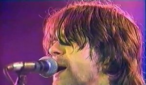 Nirvana chante "Come As You Are" en concert