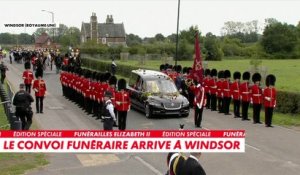 Le convoi funéraire de la reine Elizabeth II arrive au château de Windsor