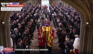 Funérailles d'Elizabeth II: le cercueil entre dans la chapelle Saint-Georges à Windsor