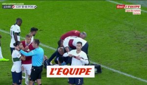 Nez en sang pour Ronaldo après un choc avec le gardien tchèque - Foot - Ligue des nations - POR
