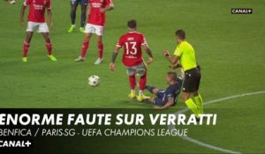 Enorme faute de Fernandez sur Verratti - Benfica / PSG - Ligue des Champions (3ème journée)